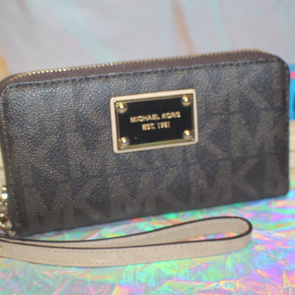 BROWN MICHAEL KORS SIGNATURE WALLET